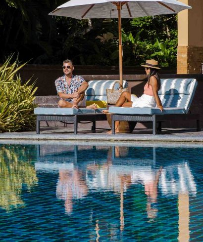 a-young-couple-of-men-and-women-at-a-swimming-pool-2025-01-09-08-15-42-VZCDGLX.jpg